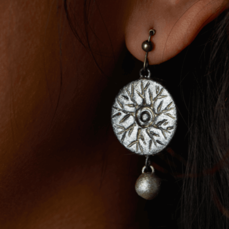 Shivangi Shweta – Silver Terracotta Statement Set