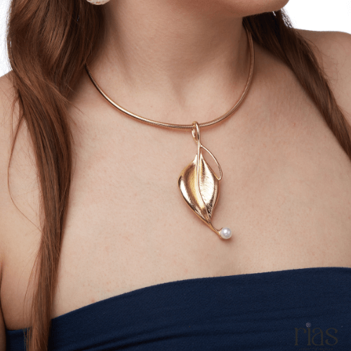 Golden Leaf Pearl Pendant Choker